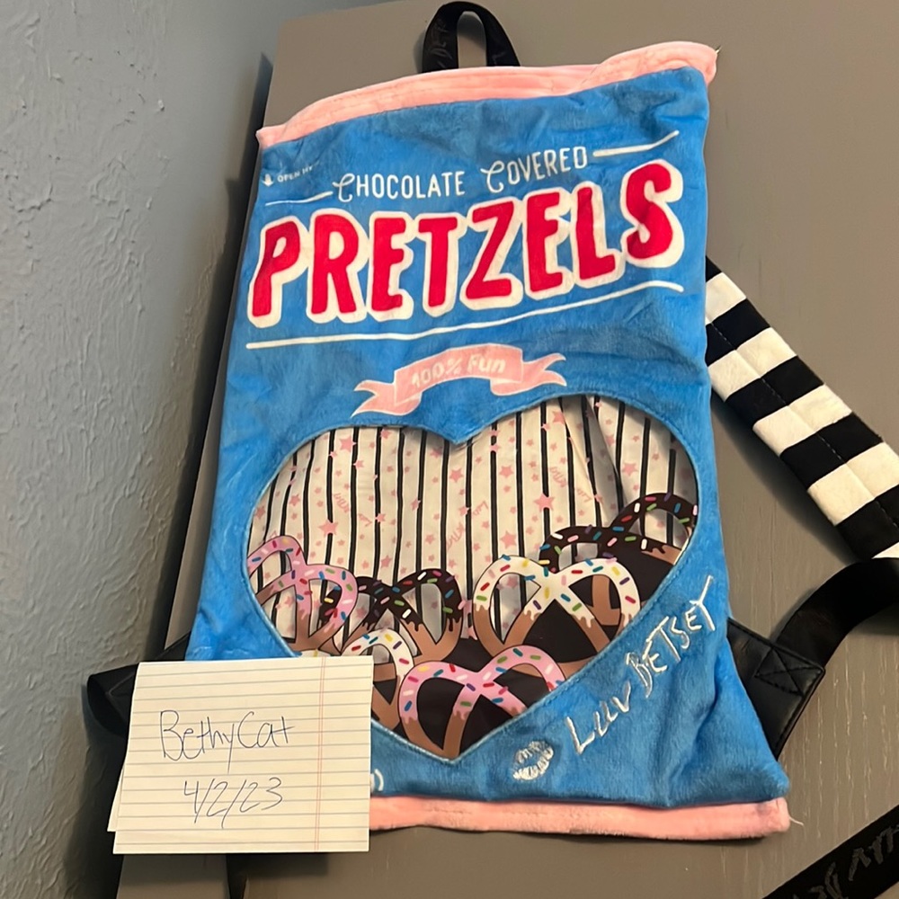 NWOT Betsey Johnson Pretzel Bag Backpack